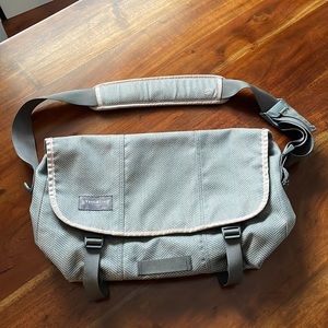 Timbuk2 Classic Messenger Bag in light gray tweed pattern.